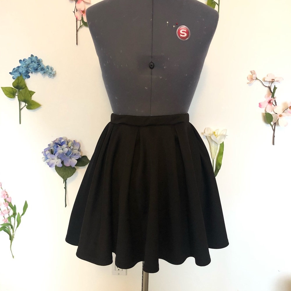 Black skater skirt